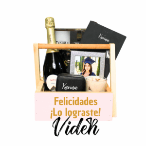 canastas-de-regalo-para-graduados-canastas-con-libretas-personalizadas-canastas-con-chocolates-para-graduaciones-regalos-con-velas