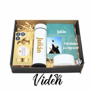 regalos-en-caja-para-graduados-regalos-con-chocolates-regalos-con-lamparas-personalizadas-regalos-con-libretas-para-graduados